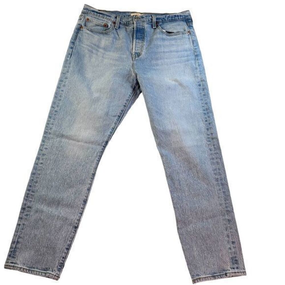 Levi’s Premium Women’s Medium Wash Button Fly Wedgie Jeans Size 32‎